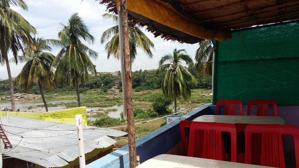 Riverside Homestay Hampi Esterno foto